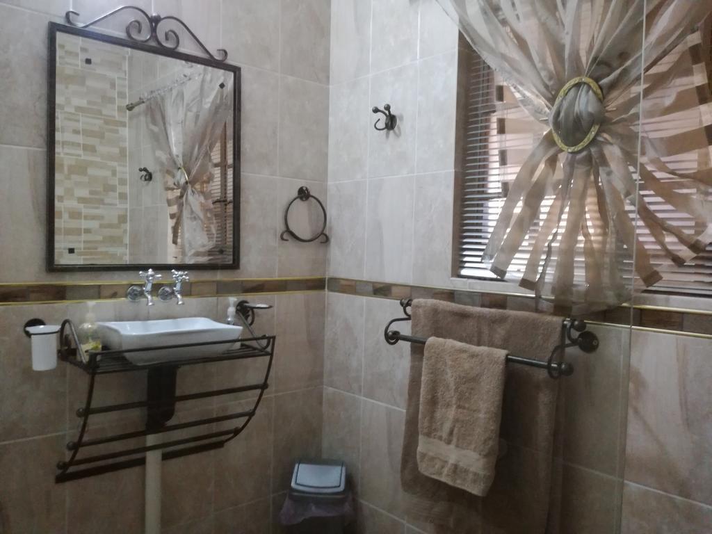 All Over Africa Guest House كمبتون بارك المظهر الخارجي الصورة