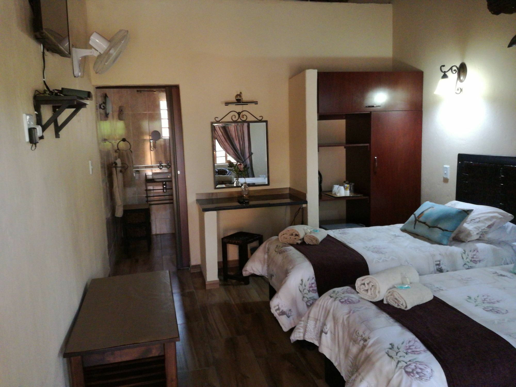All Over Africa Guest House كمبتون بارك المظهر الخارجي الصورة