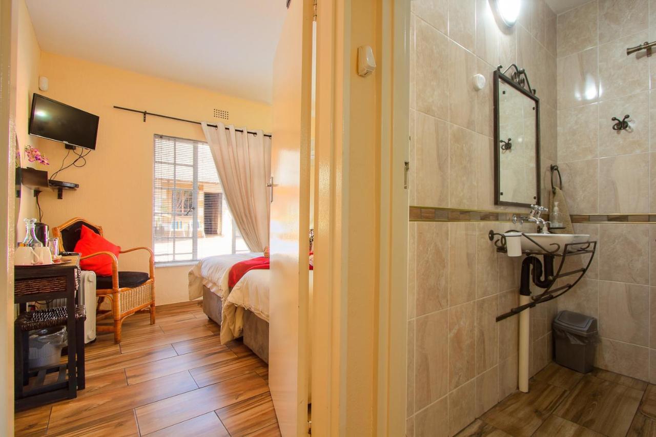 All Over Africa Guest House كمبتون بارك المظهر الخارجي الصورة